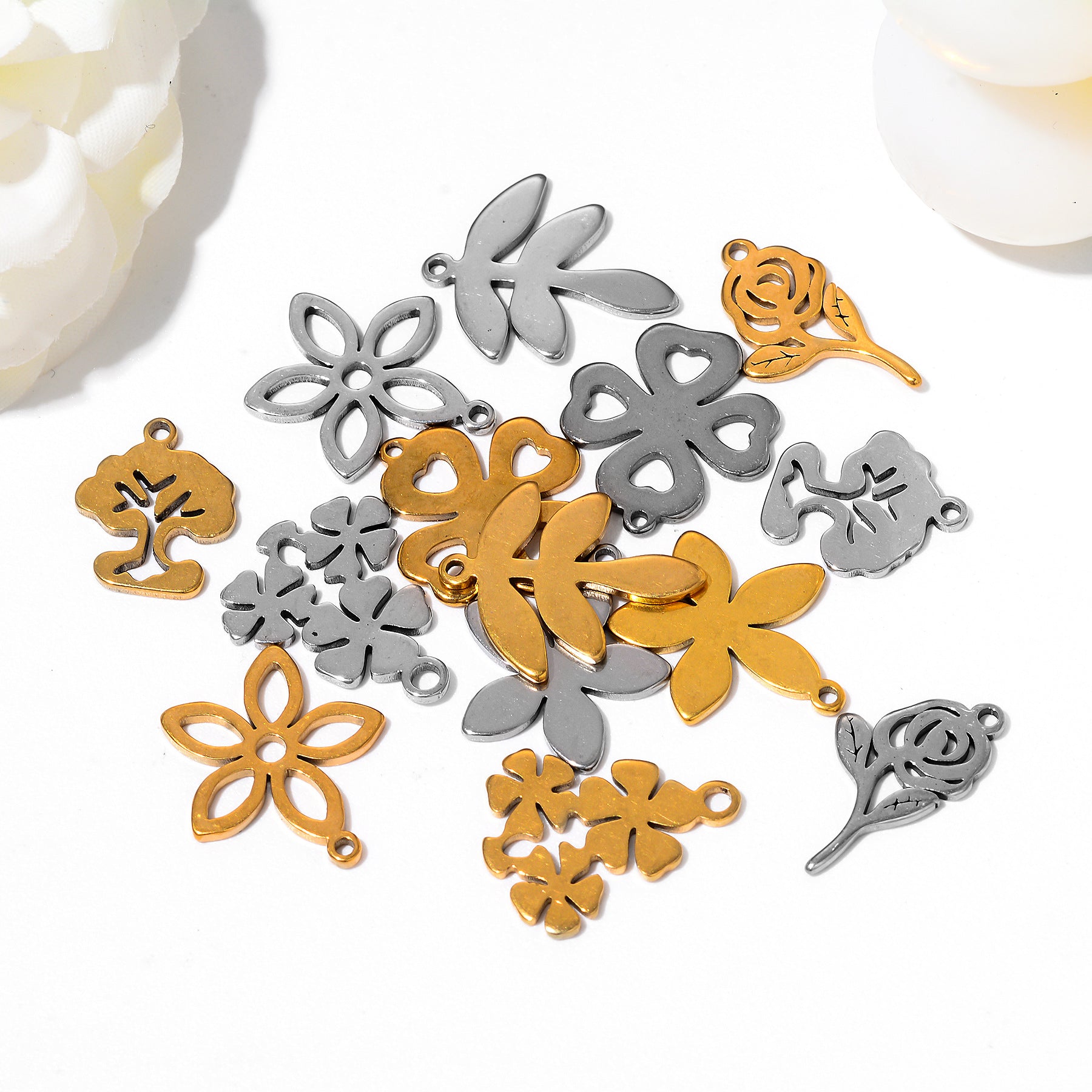 Damen Schmuckanhänger in Form einer filigranen Blüte aus hochwertigem Metall Shop Nory
