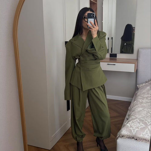 Damen Taillierter Blazer mit seitlichen Faltenbändern und asymmetrischer Knopfleiste Shop Nory