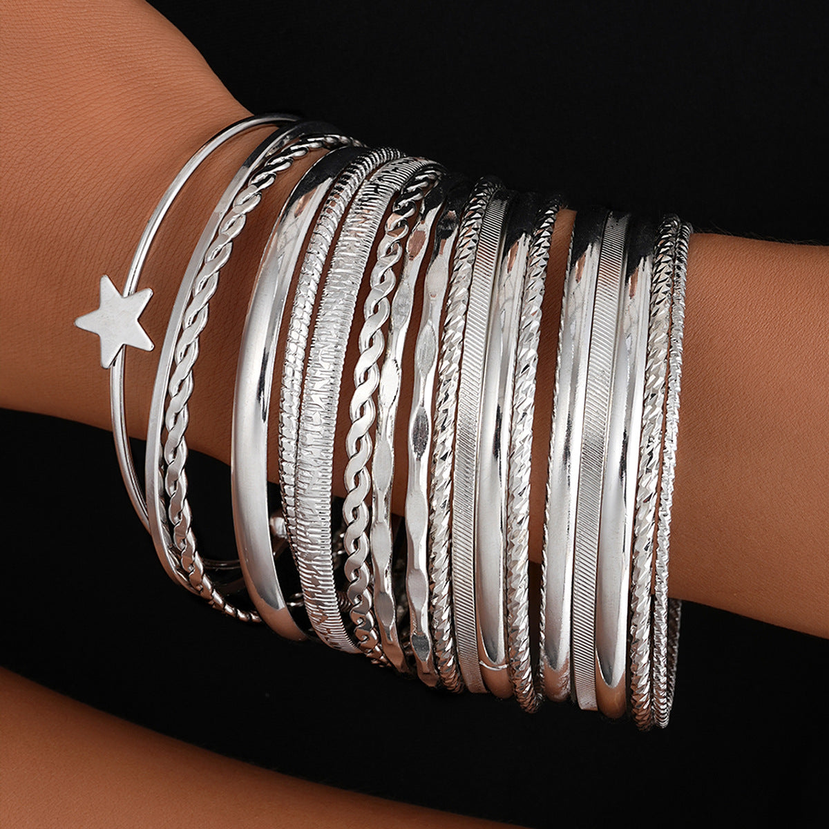 Damen Armreifen-Set mit kunstvollen Blumenmustern und eleganten Designs Shop Nory