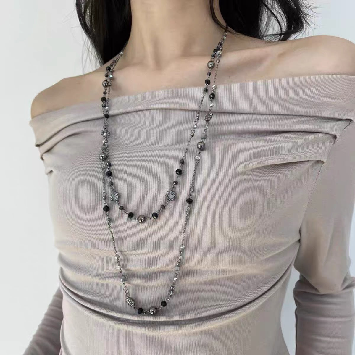 Damen mehrlagige Halskette mit floralem Design und funkelnden Akzenten Shop Nory