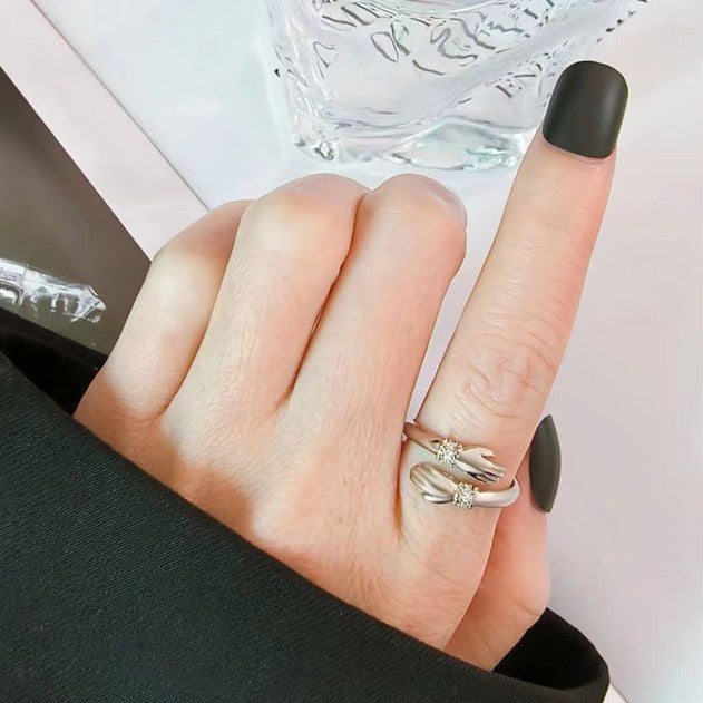 Damen Ring mit einzigartigem Handdesign und funkelnden Zirkonia Shop Nory