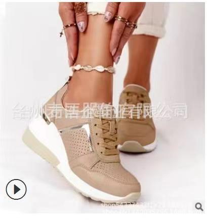 Damen Plateausneaker mit Keilsohle, Mesh- und Veloursmix, metallischen Zierdetails Shop Nory