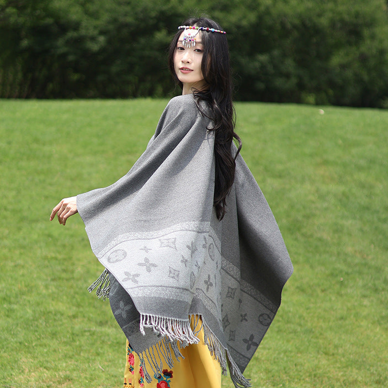 Damen Oversize‑Rechteckponcho aus Wollmix mit eingewebter Jacquardbordüre und Fransensaum Shop Nory