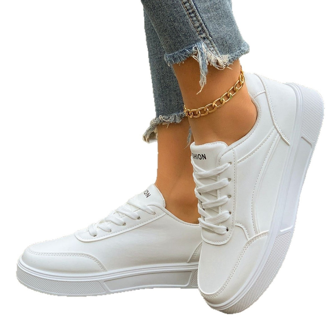 Damen Plateau-Sneaker mit goldener Zierkante und gepolstertem Komfortfußbett Shop Nory