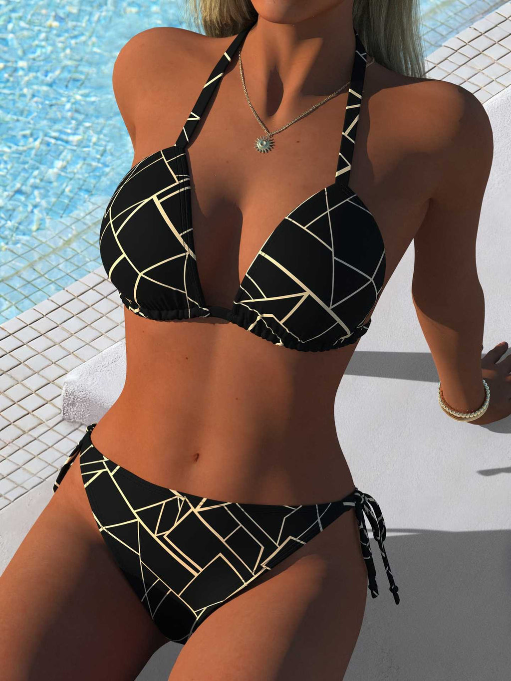 Damen Bikini-Set mit gefaltetem Triangel-Oberteil und verstellbaren Seitenschnüren