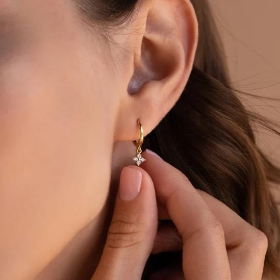 Damen Ohrhänger mit funkelndem Blumenanhänger Shop Nory