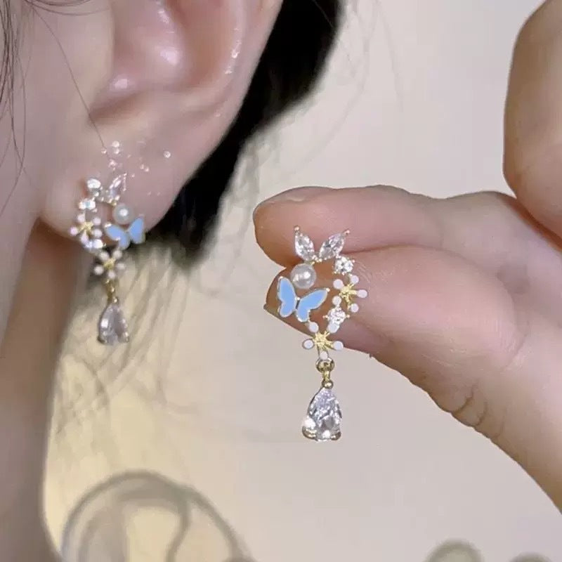 Damen Ohrstecker mit floralem Schmetterlingsdesign und funkelnden Akzenten Shop Nory