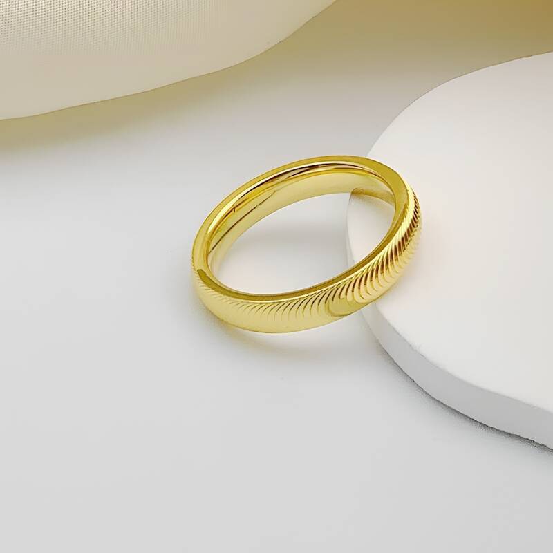 Damen Ring mit subtiler Wellenstruktur und eleganter Oberfläche Shop Nory