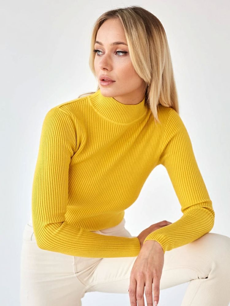 Damen Kurzgeschnittener Rippstrick‑Rollkragenpullover mit taillierter Passform Shop Nory