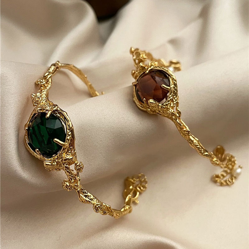 Damen Verzierte Armreif mit kunstvollem Design und facettiertem Edelstein Shop Nory