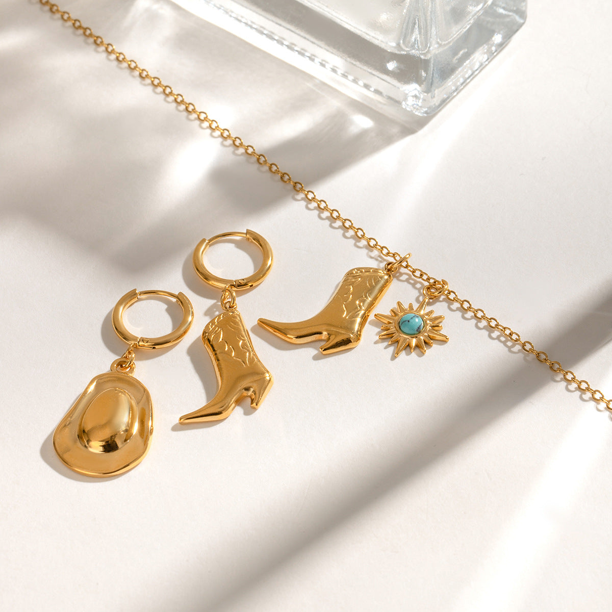 Damen Halskette mit charmantem Stiefelmuster und blaue Zirkonia Akzent Shop Nory