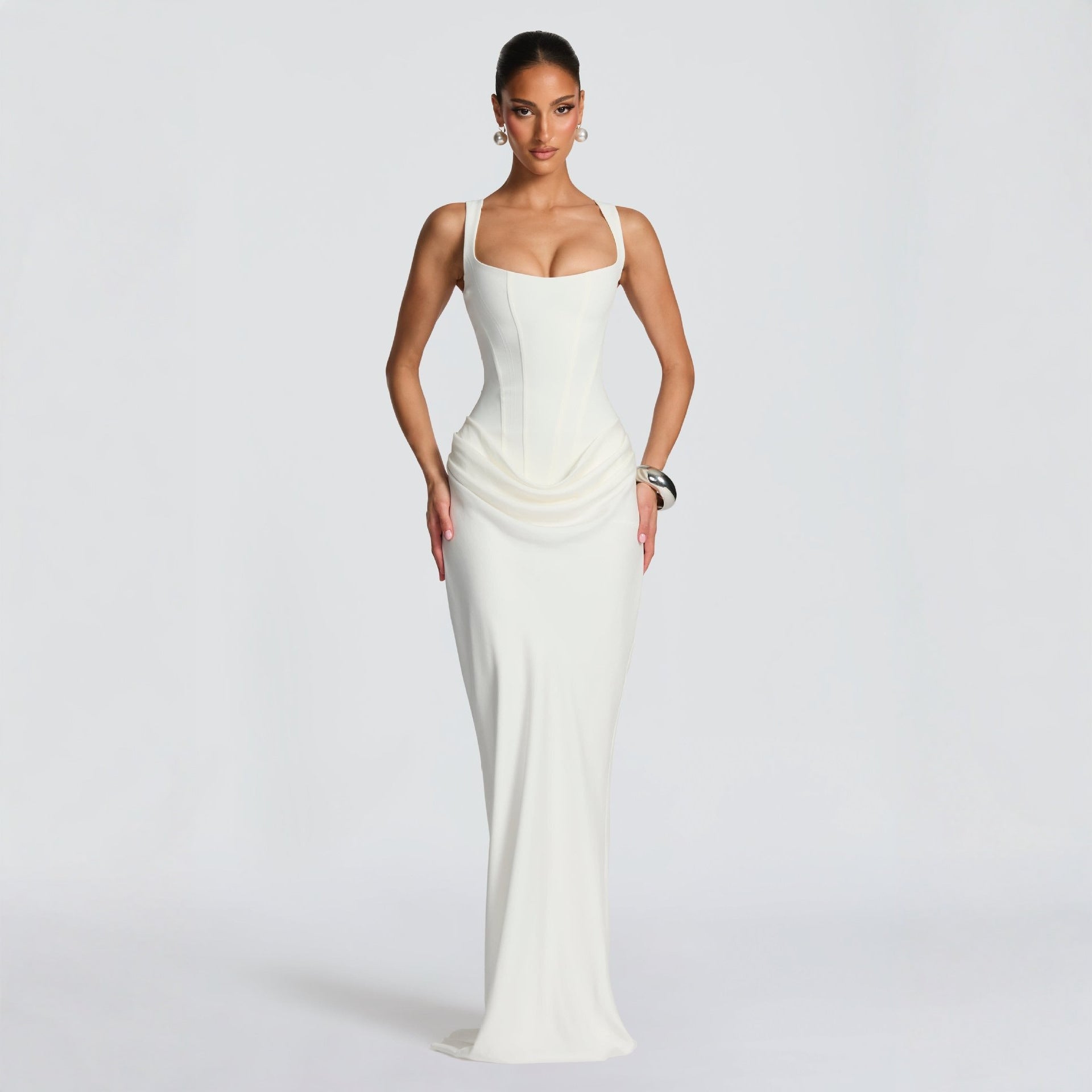 Damen Elegantes Maxikleid mit figurformendem Schnitt und zarten Drapierungen
