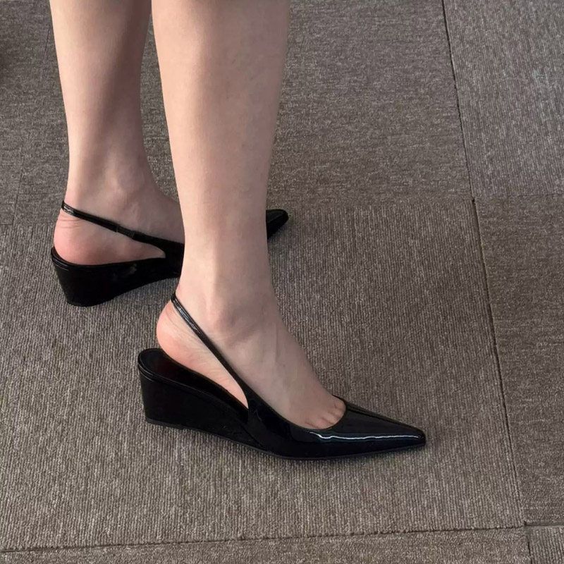 Damen Spitz zulaufende Lack-Slingback-Wedges mit niedrigem Keilabsatz Shop Nory
