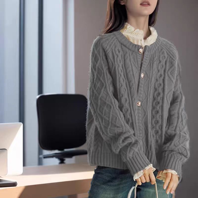 Damen Kuscheliger Zopf- und Rautenstrick-Cardigan mit Perlmuttknopfblende Shop Nory