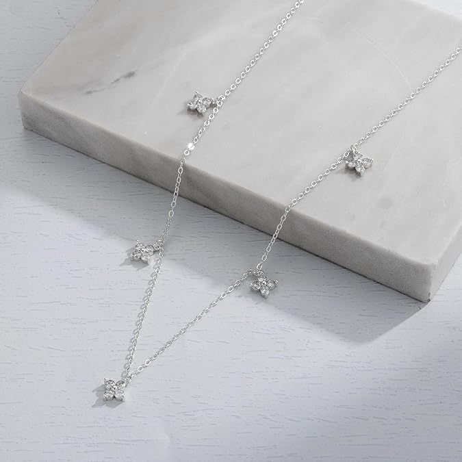 Damen Halskette mit funkelnden Zirkonia-Anhängern und elegantem Design Shop Nory
