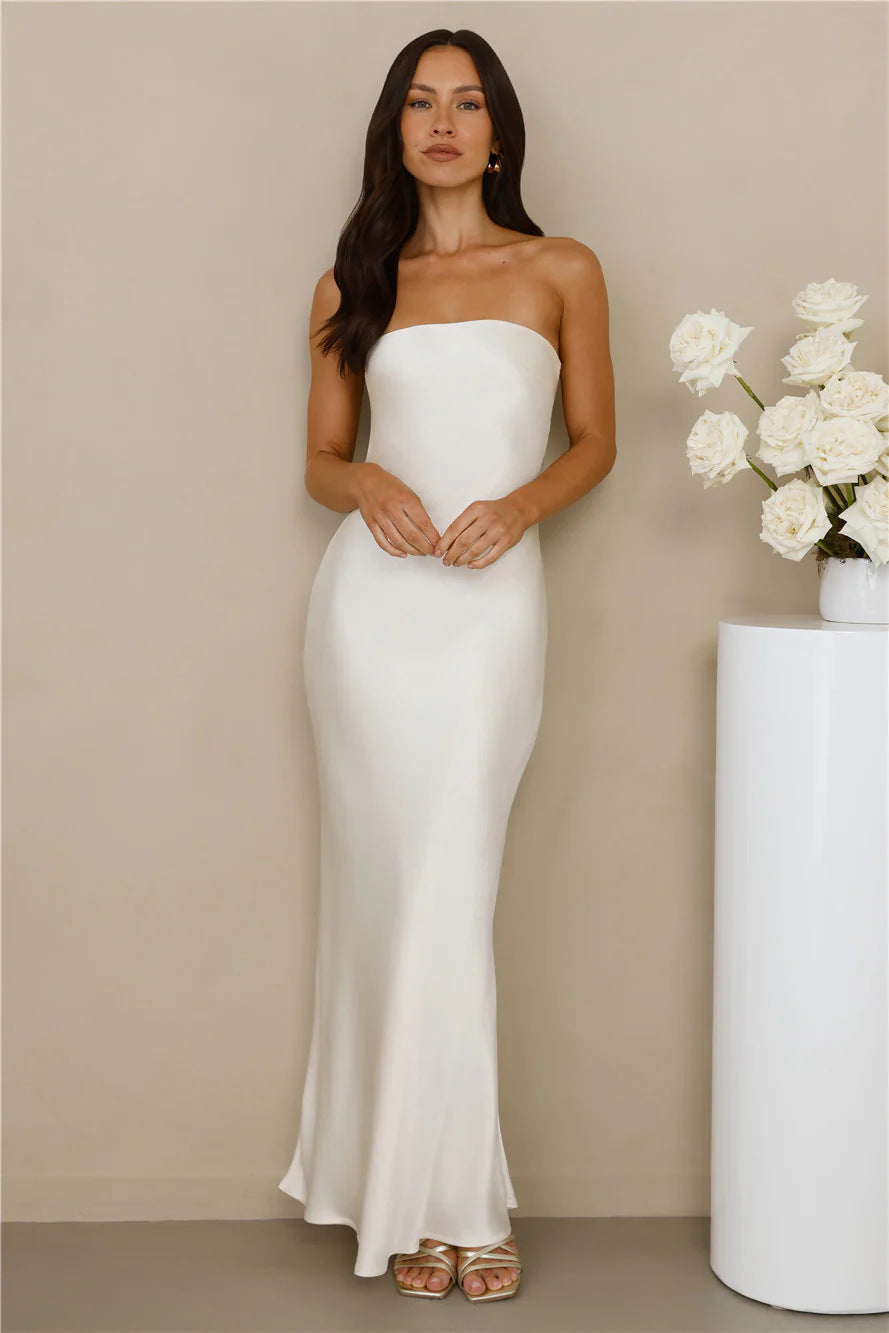 Damen Elegantes schulterfreies Maxikleid aus satinähnlichem Material Shopnory