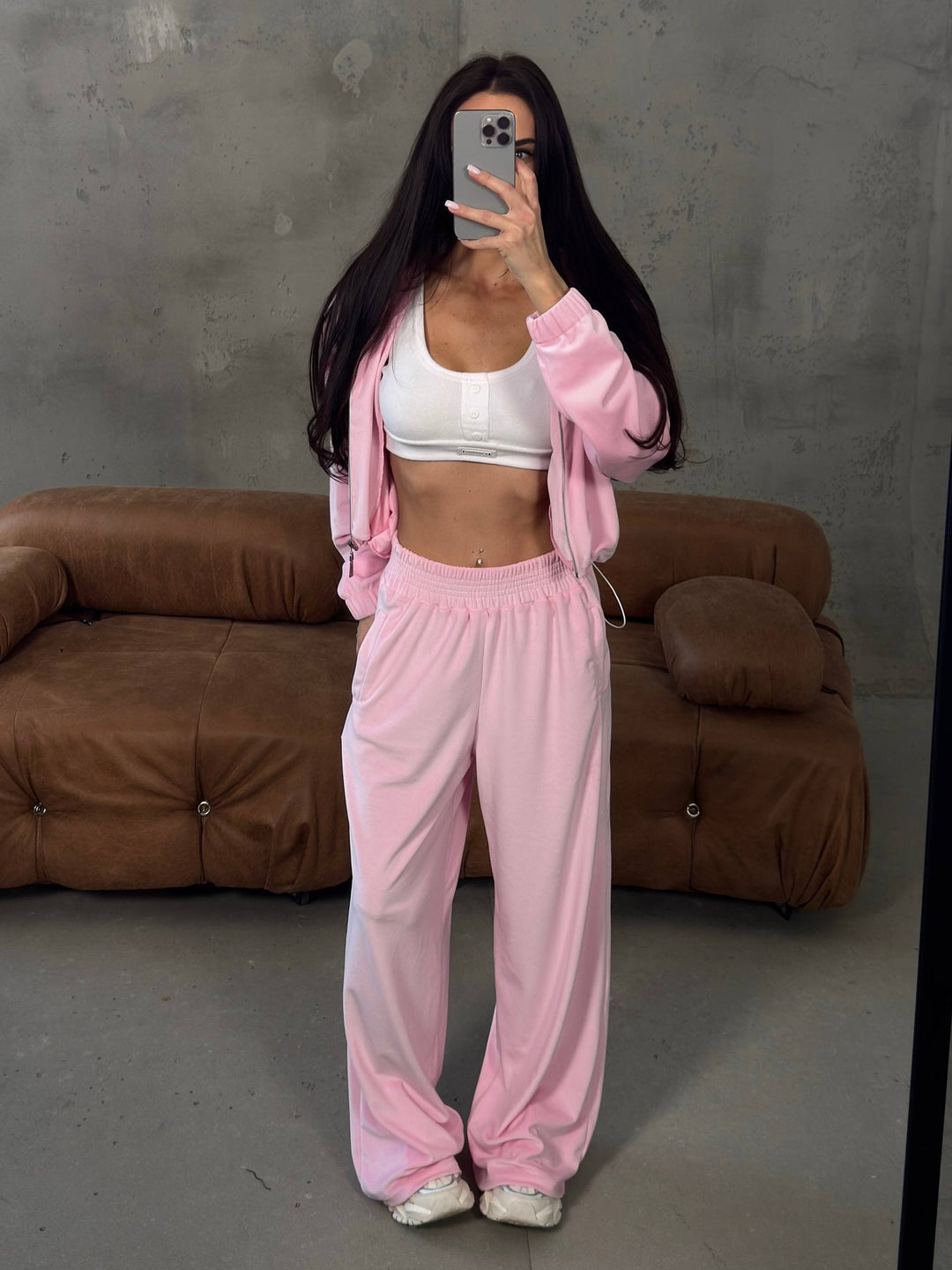 Damen weites Lounge-Set mit Cropped Zipjacke und High-Waist Relaxhose Shop Nory