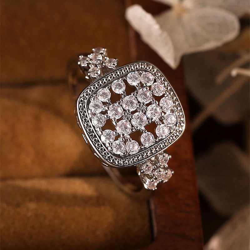 Damen Funkelnder Ring mit kunstvollem Design und luxuriösem Kristallbesatz Shop Nory