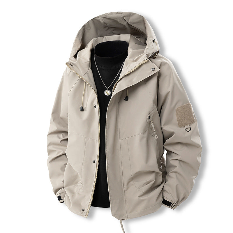 Herren funktionale Outdoor-Jacke mit verstellbarer Kapuze und praktischen Taschen
