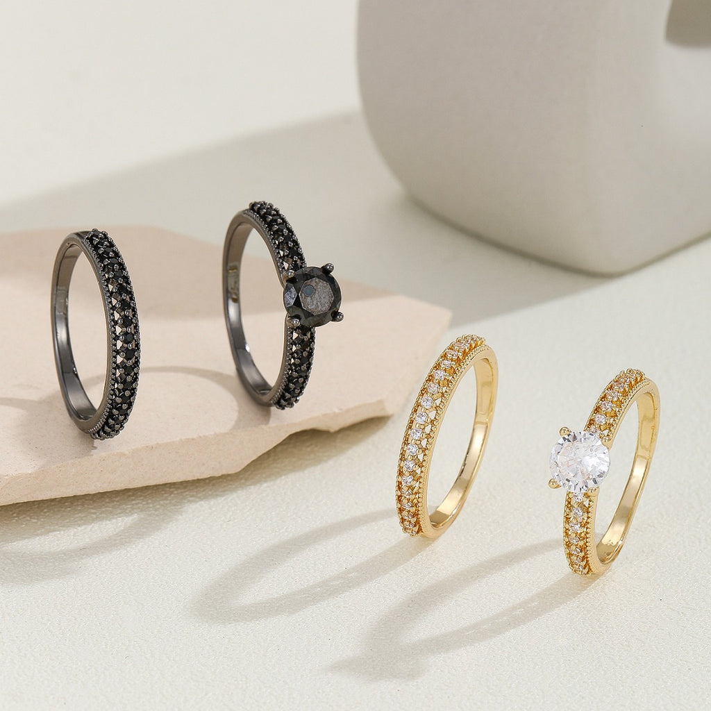 Damenring aus edlem goldfarbenem Metall mit funkelnden Kristallen Shop Nory