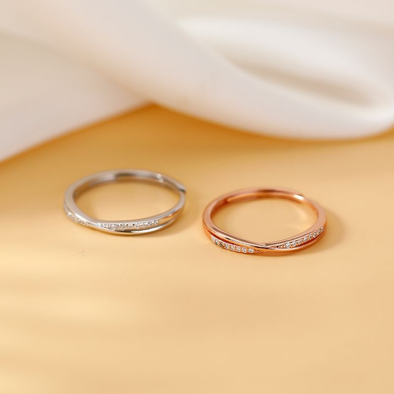 Damen Feiner Silberring mit geschwungenem Design und funkelnden Zirkonia Shop Nory