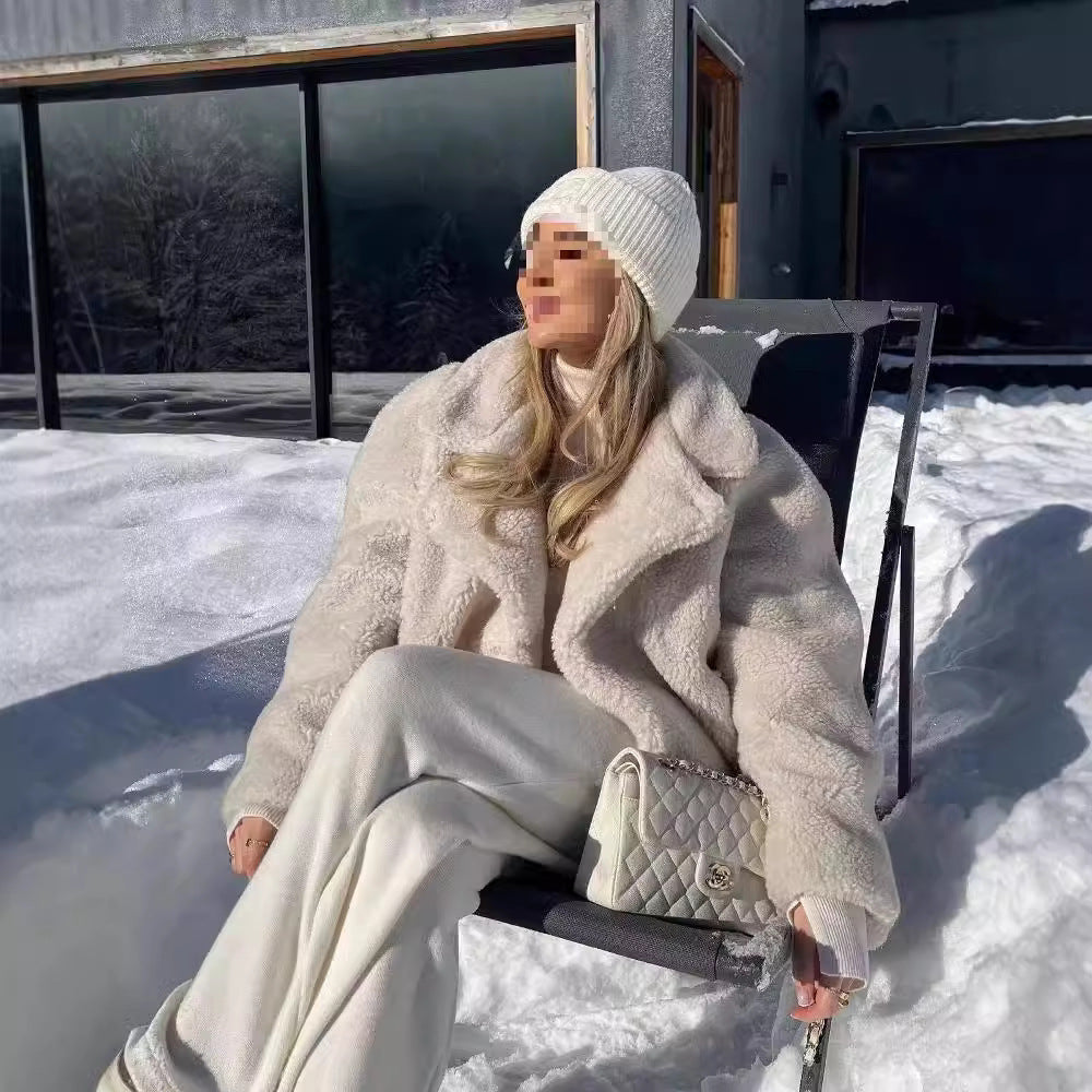Damen Kurz geschnittene Teddyjacke im Lammfell‑Look mit Oversize‑Reverskragen Shop Nory