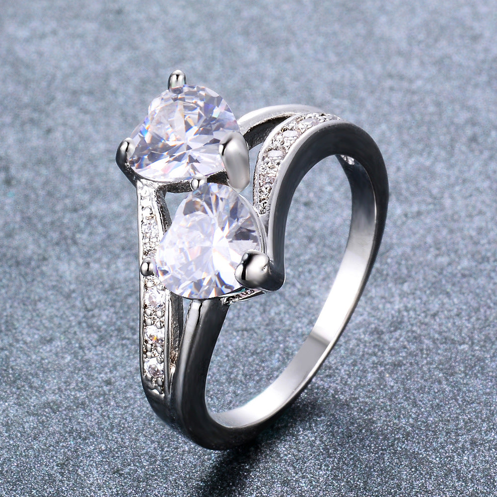 Damen Ring mit zwei herzförmigen blauen Zirkonen und funkelnden Zirkonia-Details Shop Nory