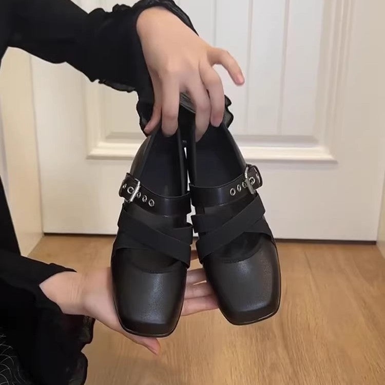 Damen Mary-Jane-Slipper mit quadratischer Zehenpartie, gekreuzten Elastikriemen und Ziergurt Shop Nory