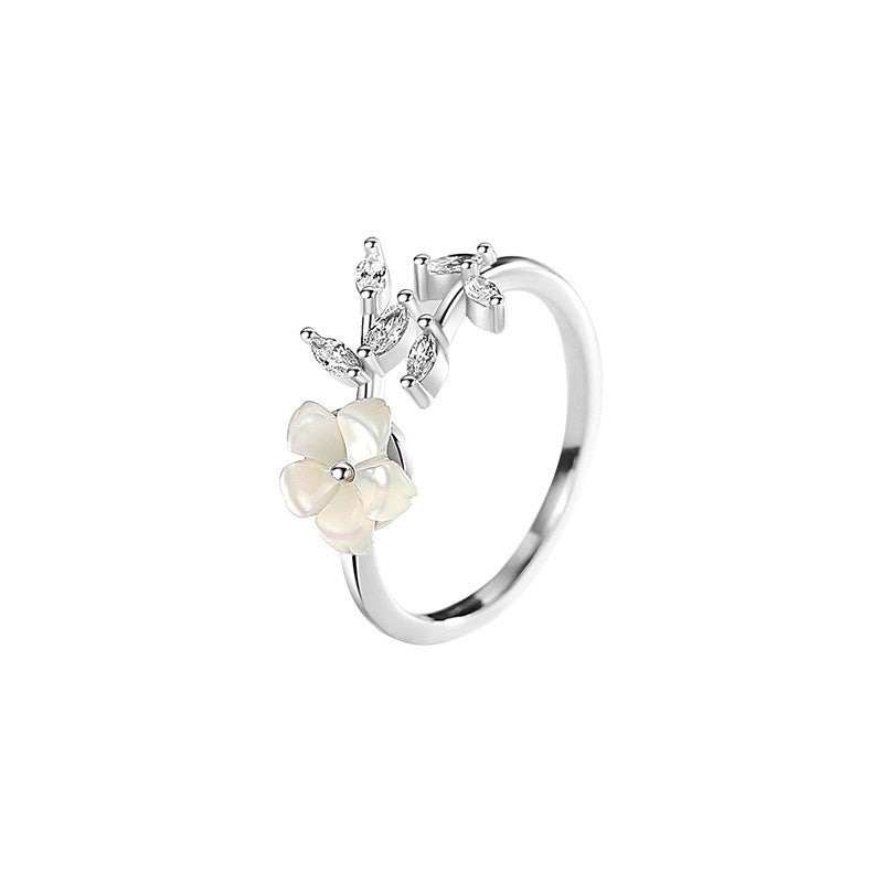 Damenring mit floralem Design und funkelnden Zirkonia Shop Nory