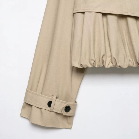 Damen Kurzgeschnittene Trenchjacke im Boxy‑Schnitt mit Raffung und verstellbaren Manschetten Shop Nory