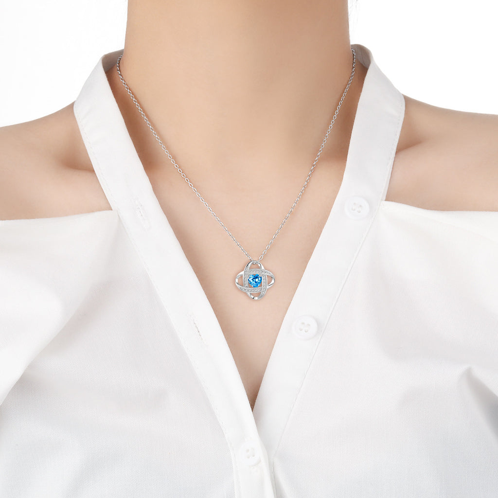 Damen Halskette mit funkelndem Herzanhänger und stilvollem Silberdesign Shop Nory