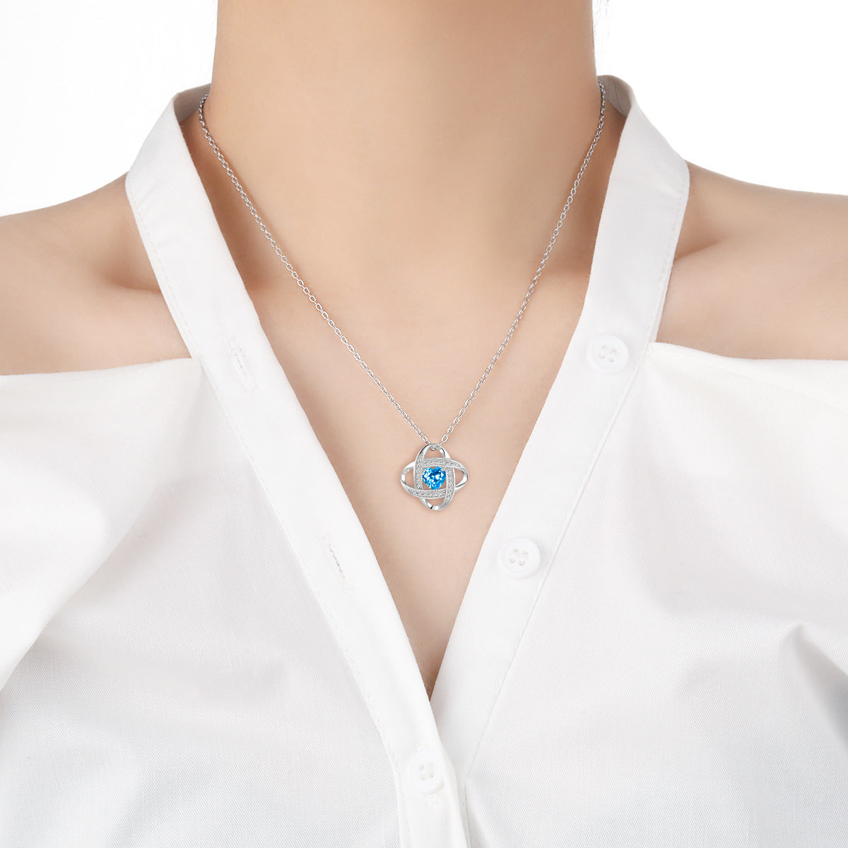 Damen Halskette mit funkelndem Herzanhänger und stilvollem Silberdesign Shop Nory