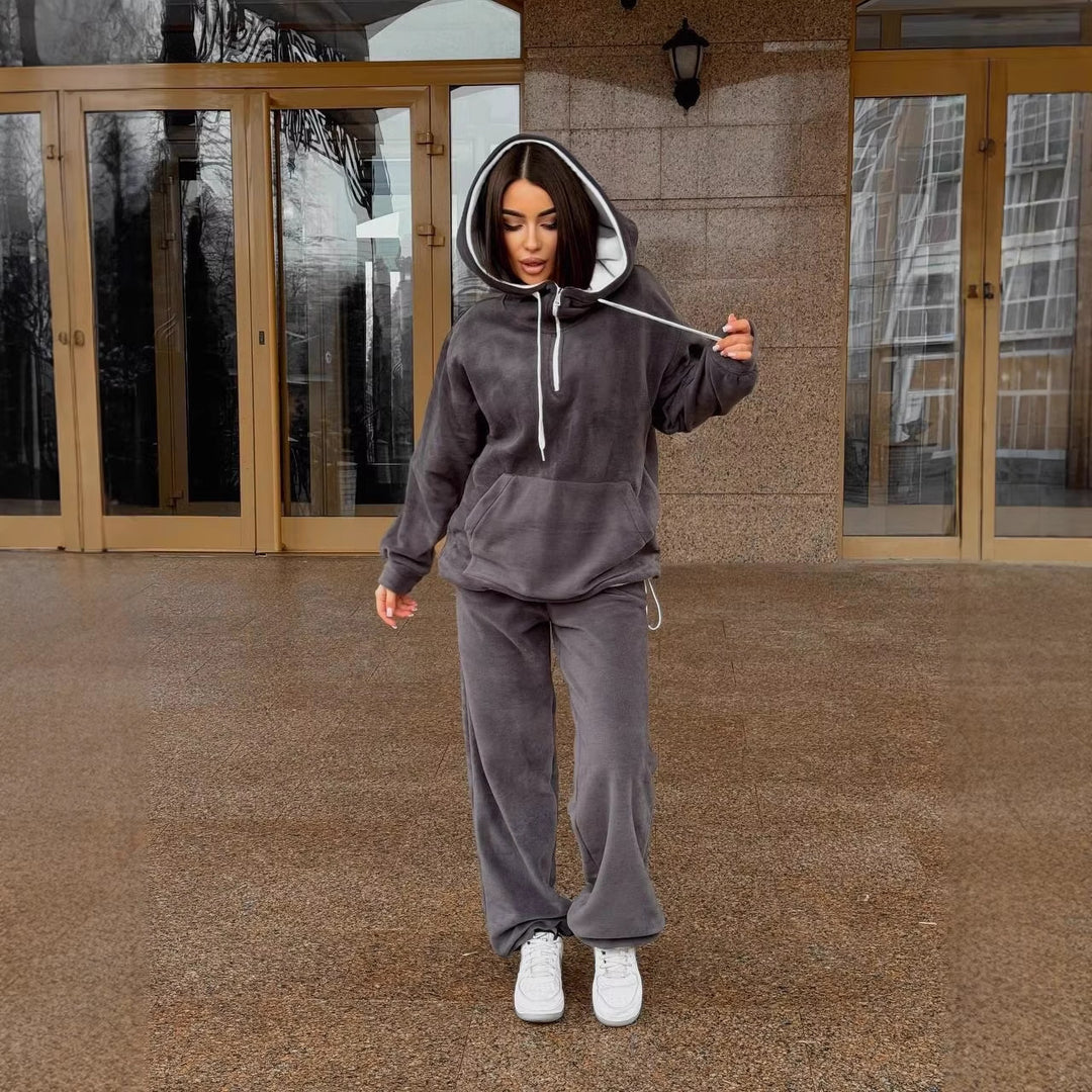 Damen Fleece-Loungewear-Set mit halbem Frontzip, gefütterter Kapuze und hochgeschnittener Komforthose Shop Nory