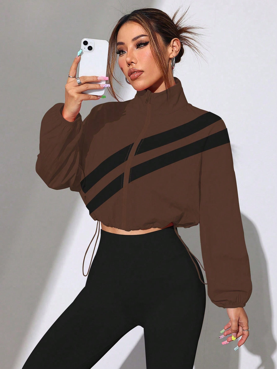 Damen Cropped Windbreaker‑Jacke mit hohem Kragen und Kordelzug Shop Nory