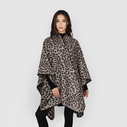 Damen Rechteckiger Wickel‑Ruana mit Leoparden‑Bouclé und feiner Kettelung Shop Nory
