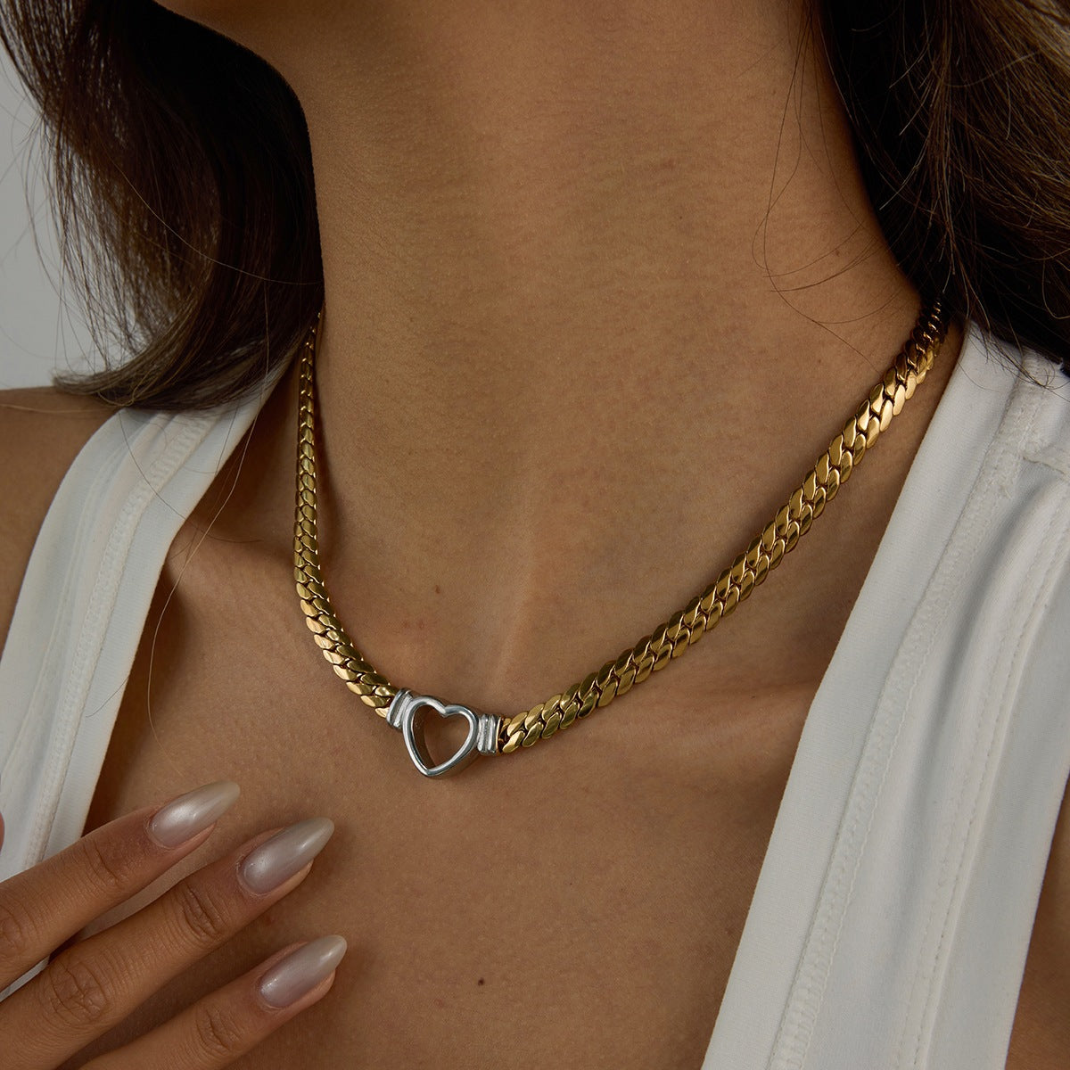 Damen Halskette mit modernem geflochtenem Design und herzförmigem Anhänger Shop Nory