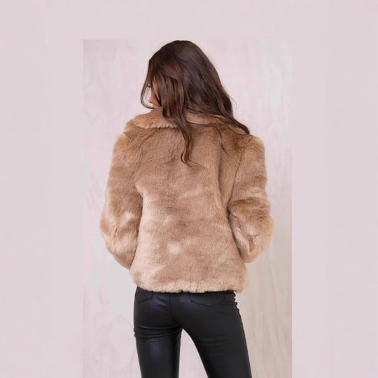 Damen Kurze Plüschjacke mit voluminösem Schalkragen und kastiger Silhouette Shop Nory