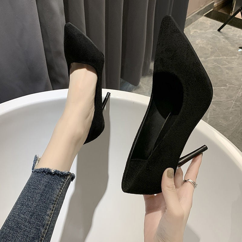 Damen Elegante spitz zulaufende Velours‑Optik Pumps mit schmalem Stiletto Shop Nory