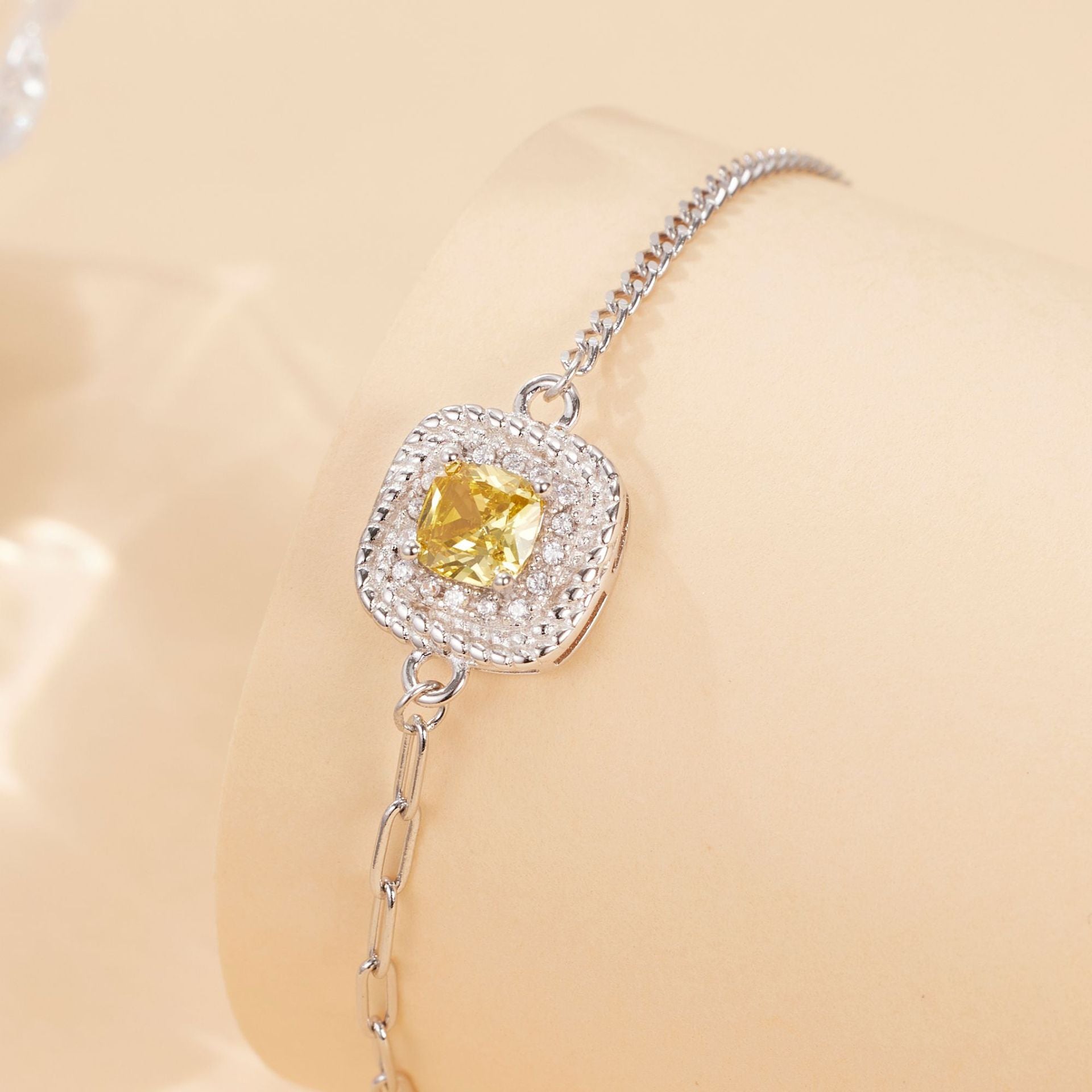 Damen elegantes Armband mit funkelndem Zirkonia-Zentrum Shop Nory