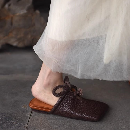Damen Quadratische Leder-Mules mit geknoteter Seilschleife und genarbter Oberfläche Shop Nory