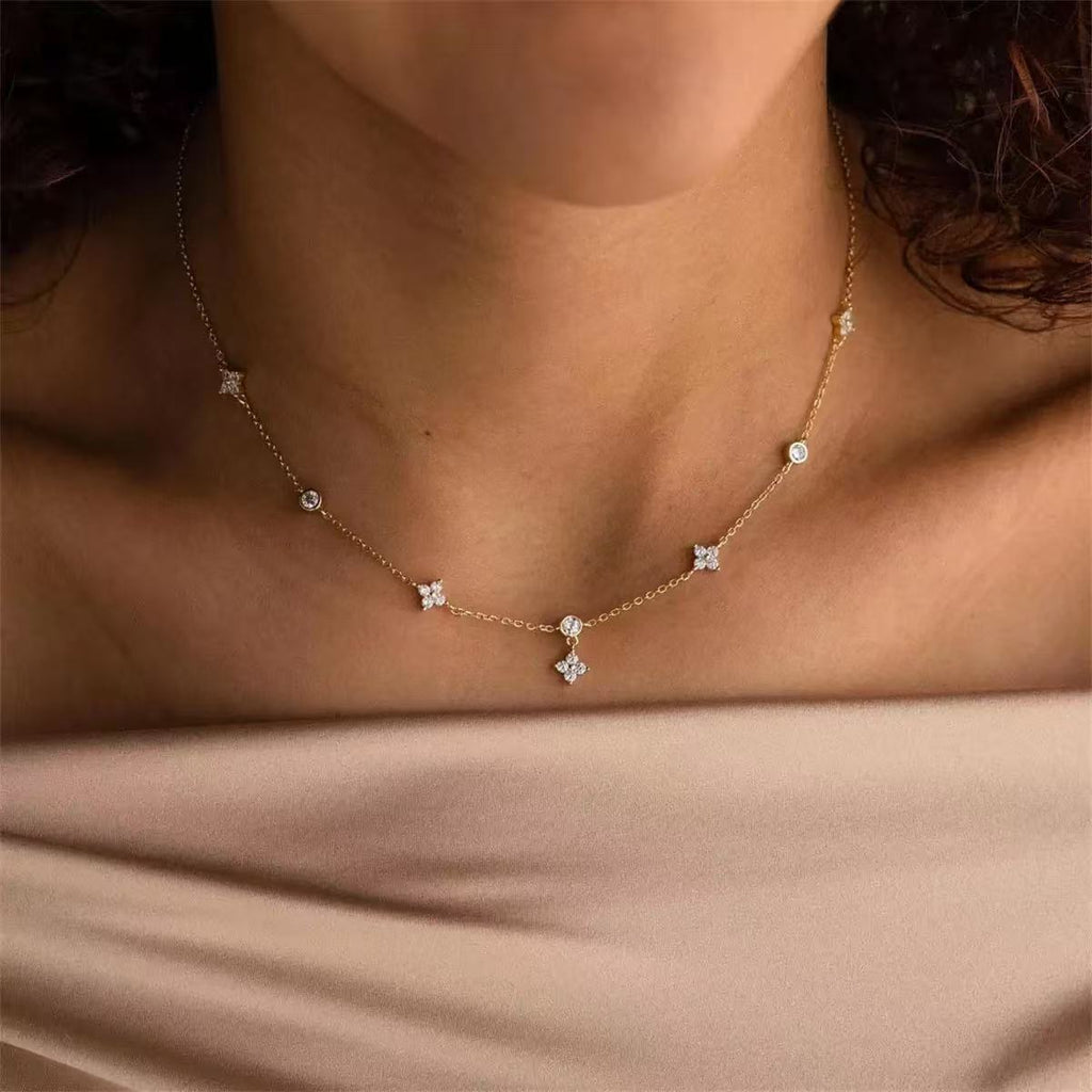 Damen Halskette mit funkelnden Zirkonia-Akzenten und elegantem Kettendesign Shop Nory