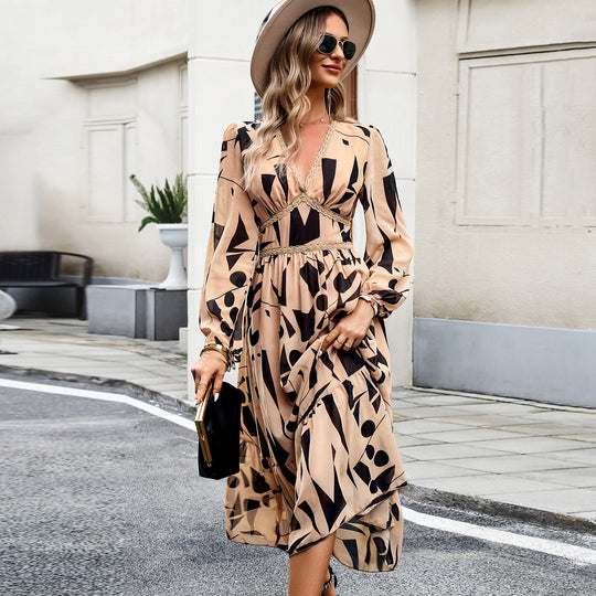 Damen nan fließendes Maxikleid mit V-Ausschnitt, geraffter Empire‑Taille und Stufenrock Shop Nory