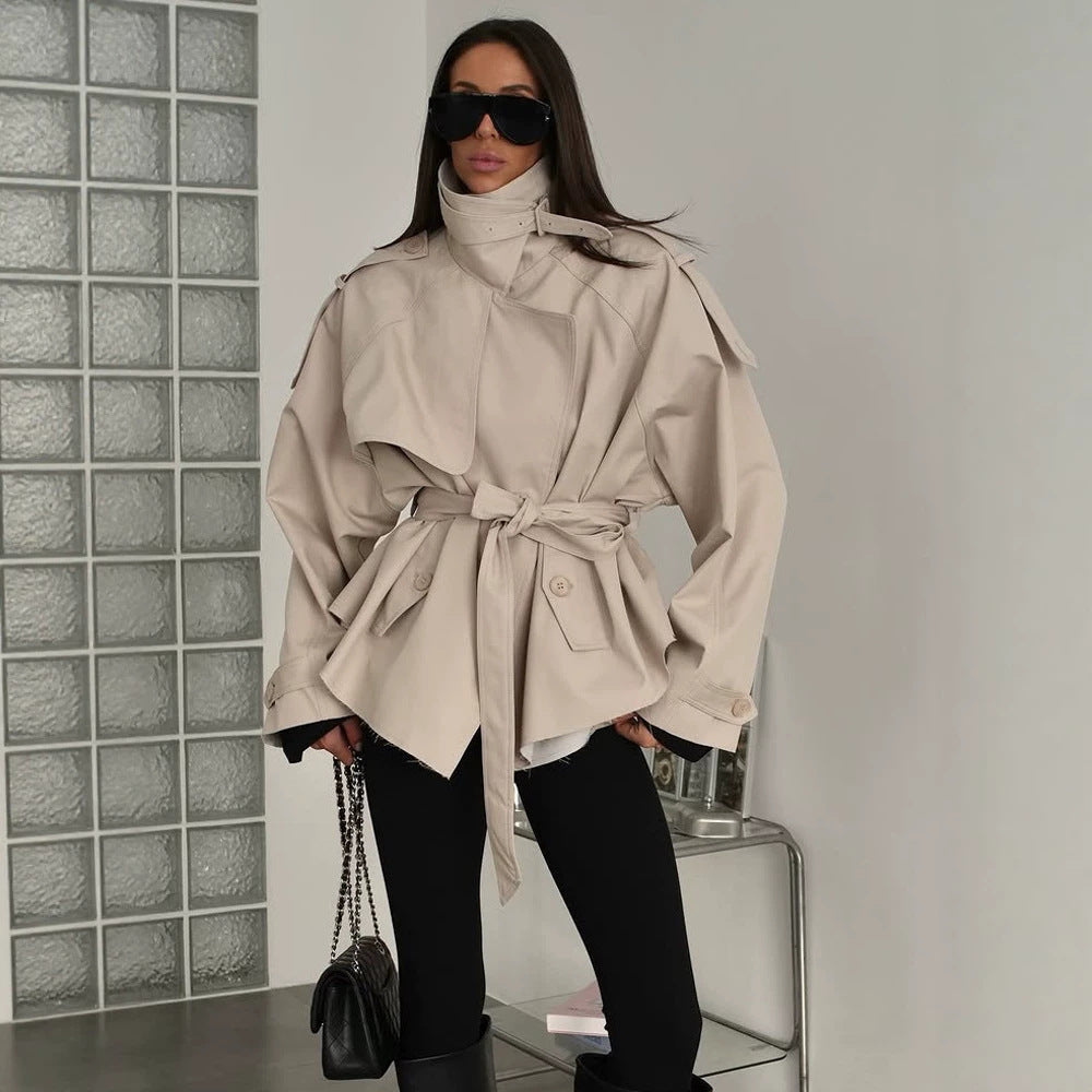 Damen Kurztrench mit weitem Stehkragen, Schulterklappen und Taillengürtel Shop Nory