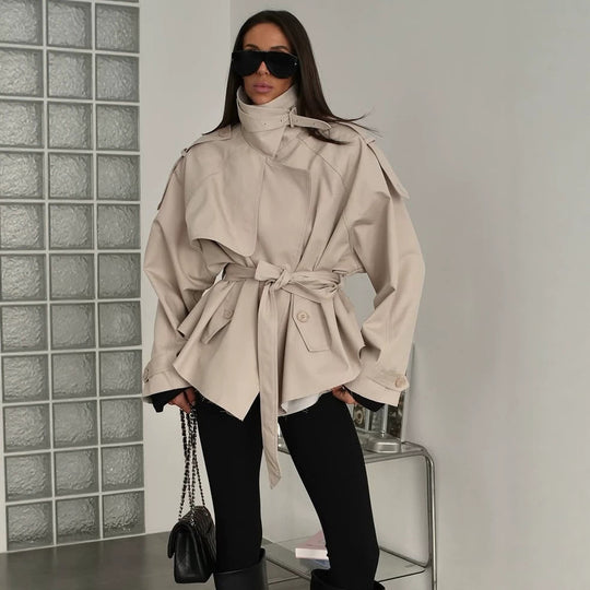 Damen Kurztrench mit weitem Stehkragen, Schulterklappen und Taillengürtel Shop Nory