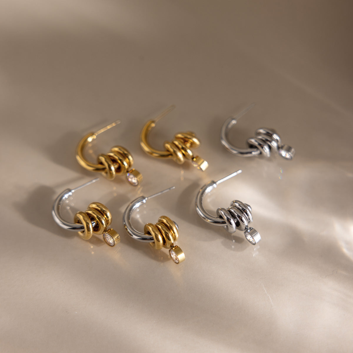 Damen Ohrhänger mit verspieltem Spiral-Design und funkelndem Kristall Shop Nory