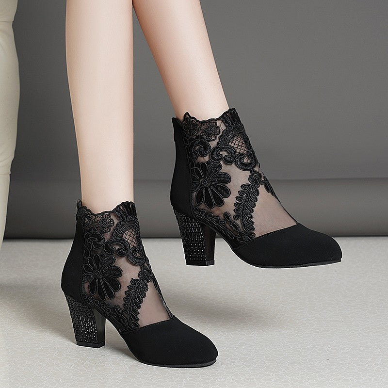 Damen elegante Ankle-Stiefel mit feiner Spitze und komfortablem Blockabsatz Shopnory