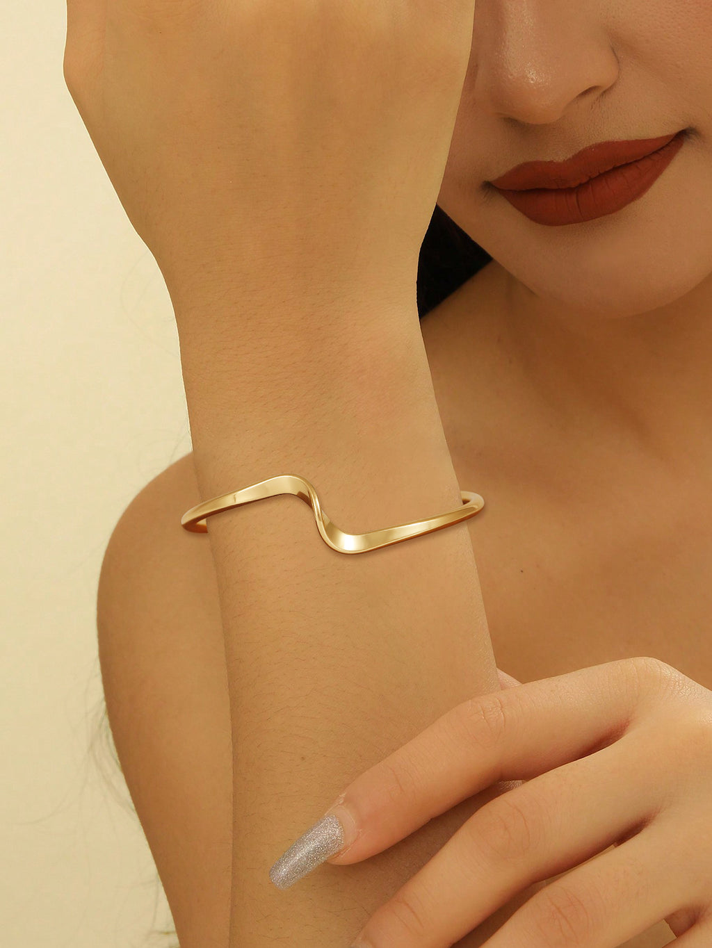 Damen Armreif mit elegantem geschwungenen Design Shop Nory