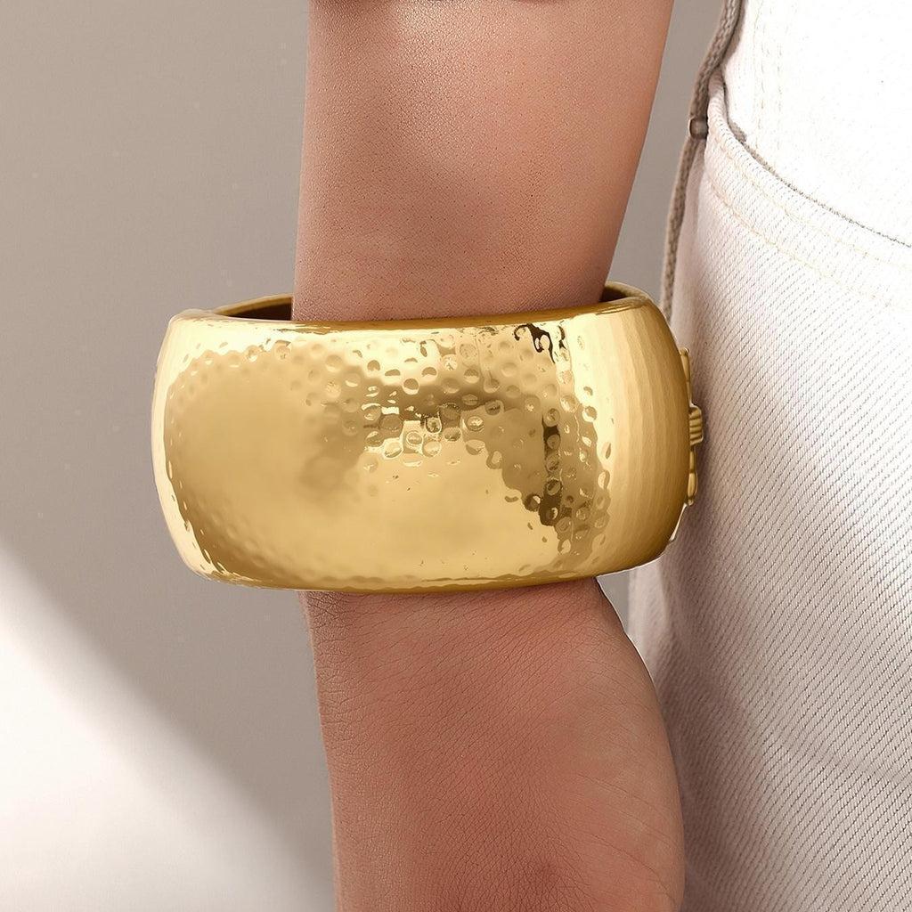 Damenarmreif mit geschwungenem Design und glänzender Oberfläche Shop Nory