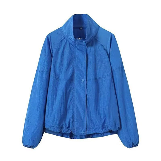 Damen Leichte Boxy‑Windbreakerjacke mit Stehkragen, verdeckter Druckknopfleiste und elastischem Saum Shop Nory