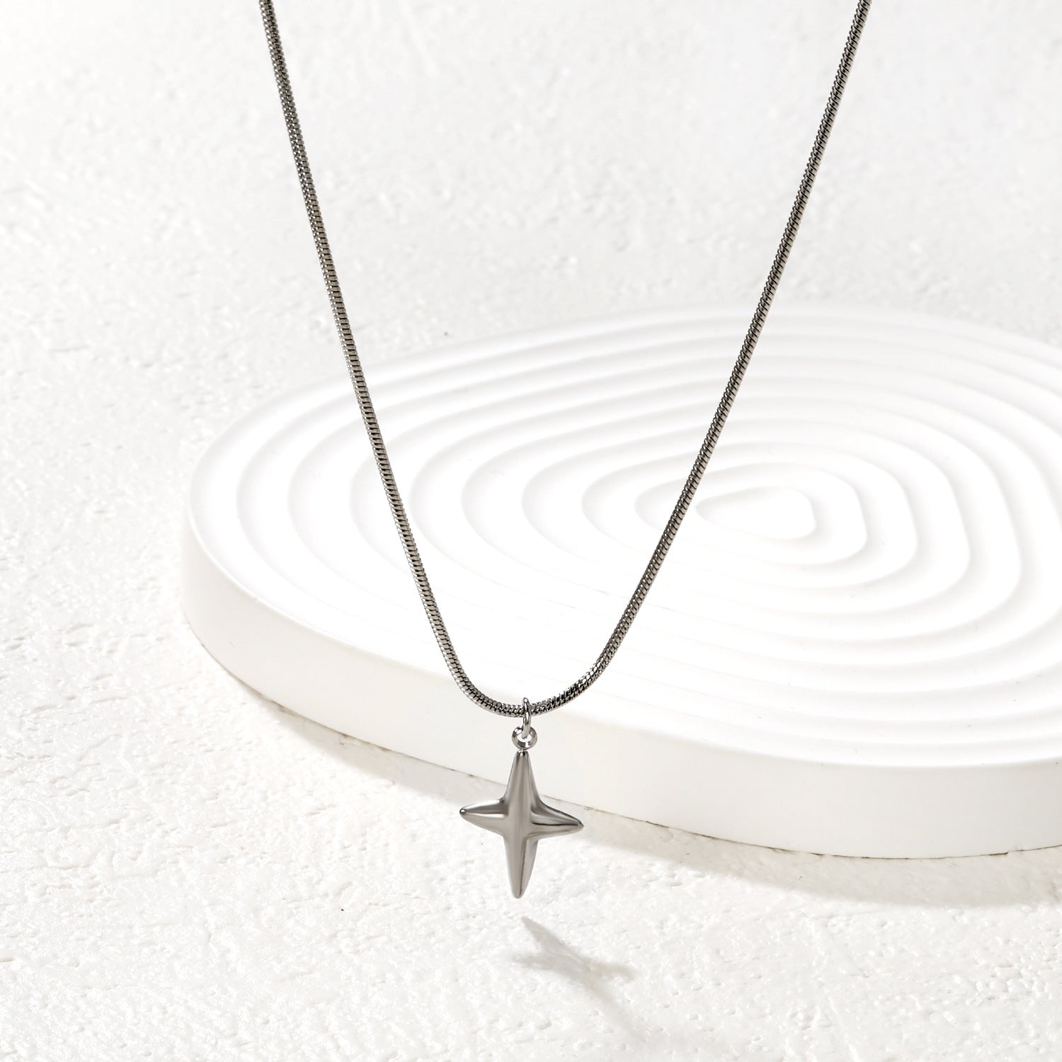 Damen Halskette mit trendigem Kreuzanhänger aus hochwertigem Edelstahl Shop Nory